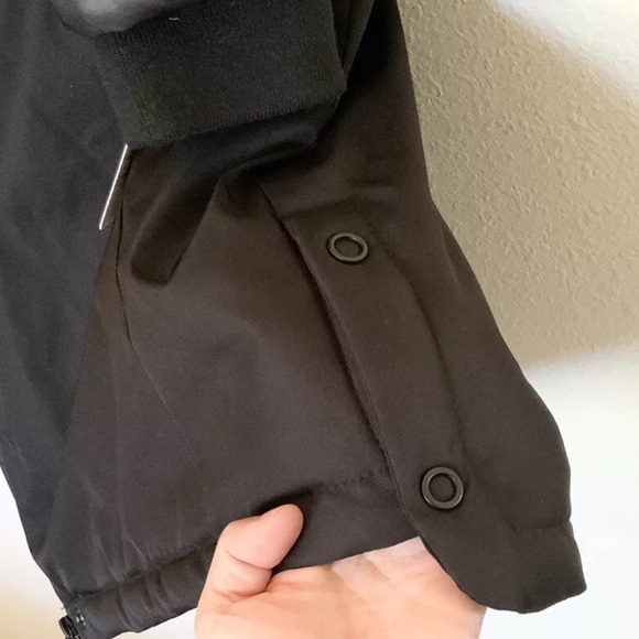 Bernardo Women’s Black Microbreathable Raincoat with Removable Hood Size Medium - Picture 9 of 12